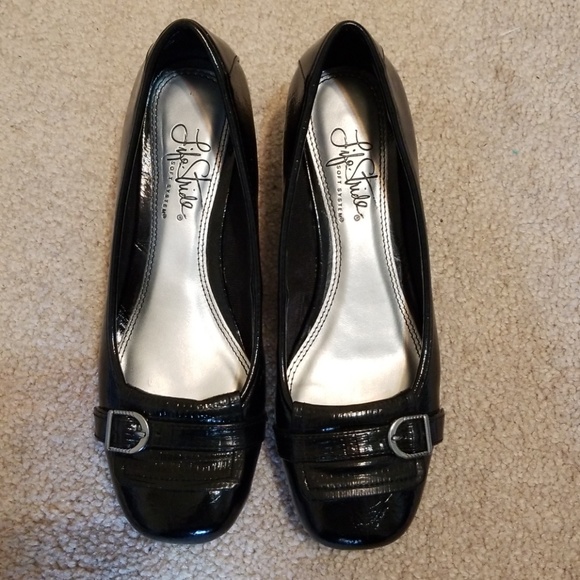 Life Stride Shoes - $5 ITEM. Black shoes. MUST BUNDLE WITH TWO OTHER ITEMS